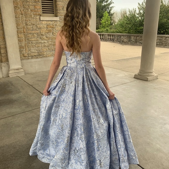 Prom dress - Picture 1 of 4